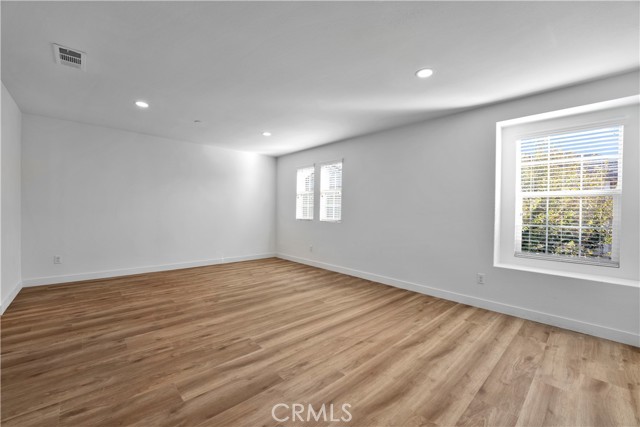 MLS #WS25253830 image #9