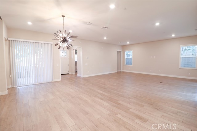 MLS #WS25253954 image #4