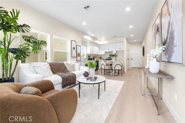 MLS #WS25254159 image #9