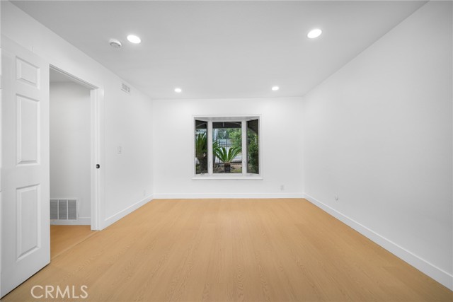 MLS #WS25254209 image #8