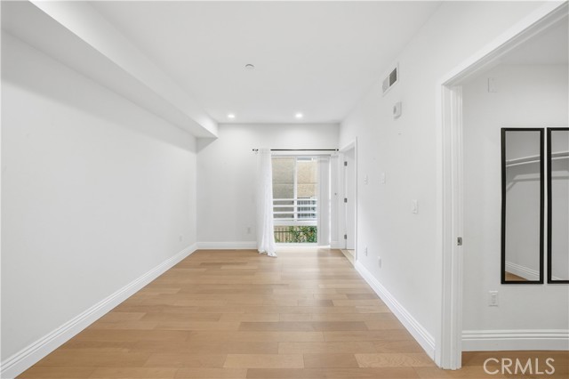 MLS #WS25254936 image #8