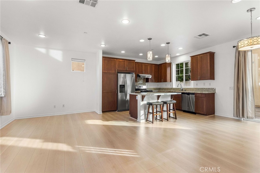 MLS #WS25255280 image #11