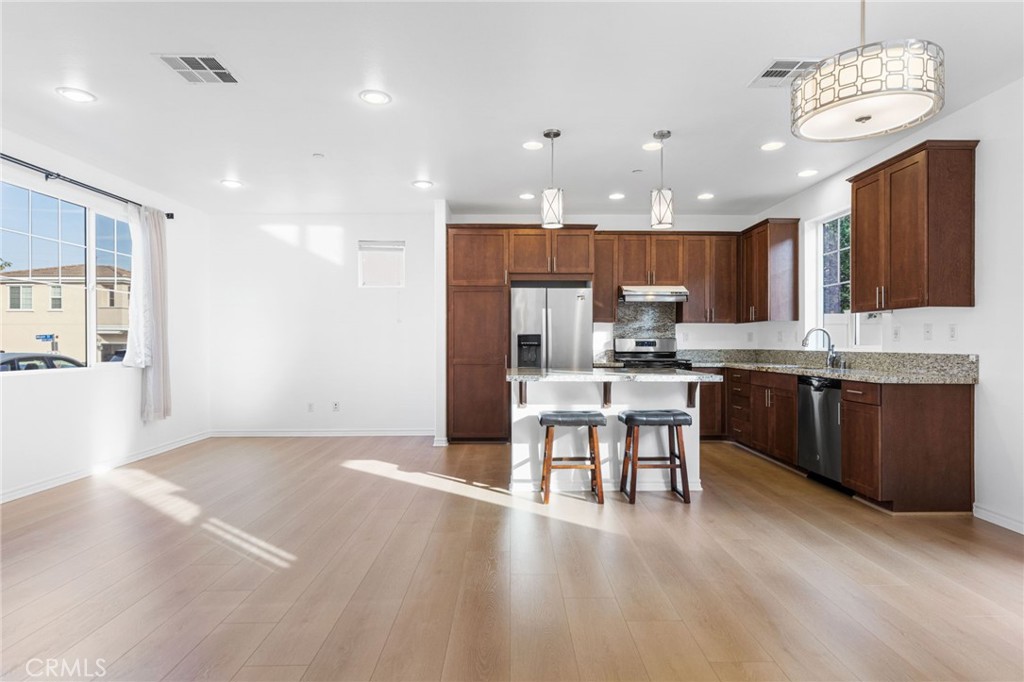 MLS #WS25255280 image #12