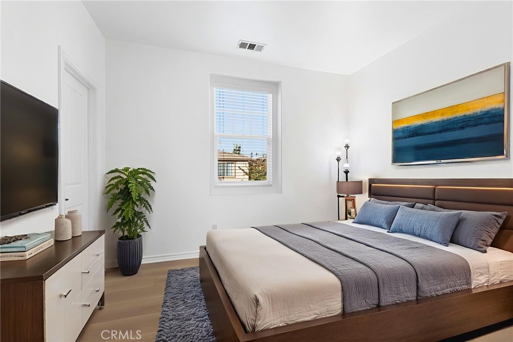 MLS #WS25255280 image #16