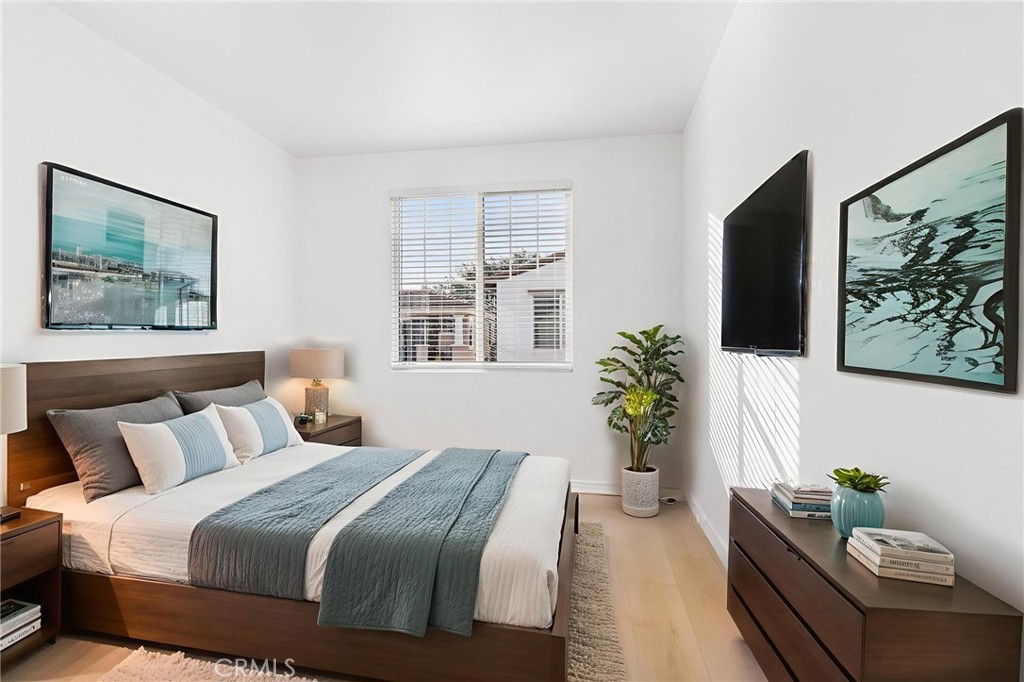 MLS #WS25255280 image #17