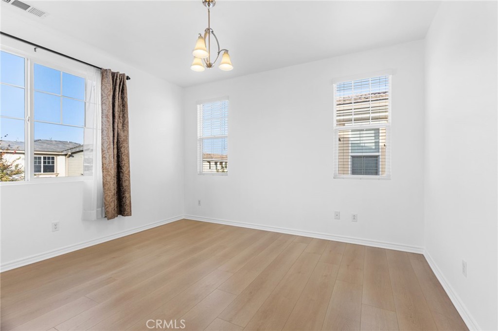 MLS #WS25255280 image #22