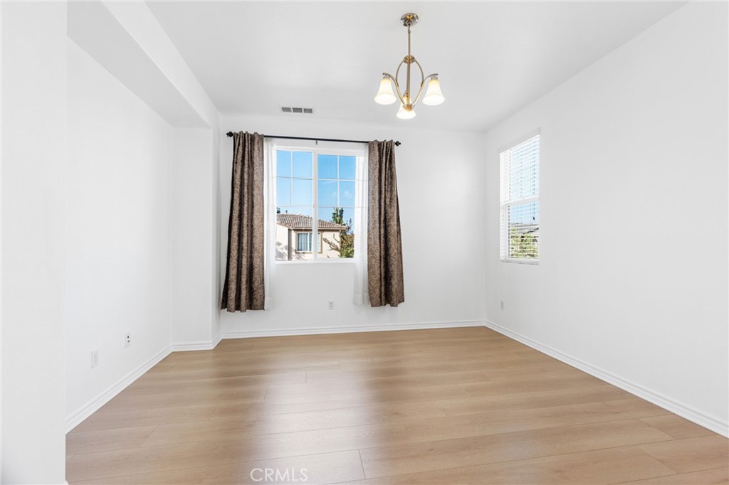 MLS #WS25255280 image #23