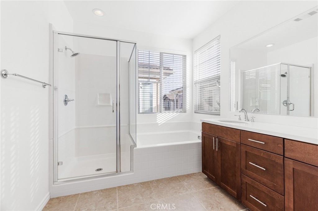 MLS #WS25255280 image #24