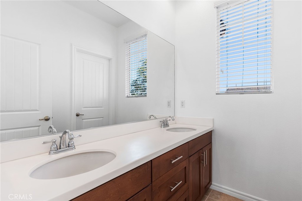 MLS #WS25255280 image #27