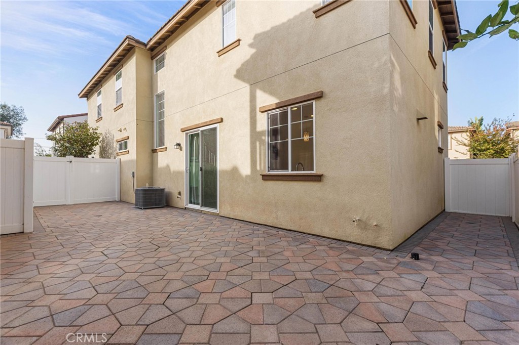 MLS #WS25255280 image #4