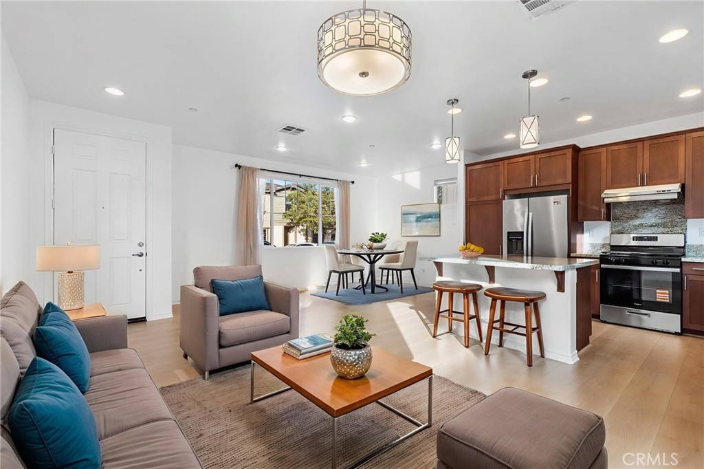 MLS #WS25255280 image #7