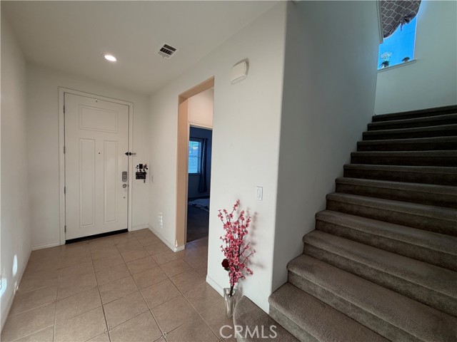 MLS #WS25255301 image #2