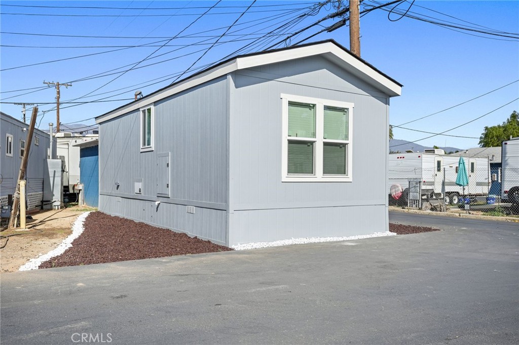 MLS #WS25255512 image #0