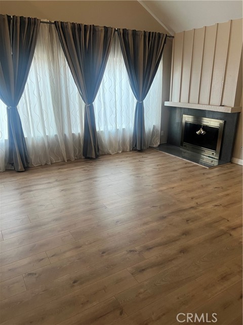 MLS #WS25255805 image #2