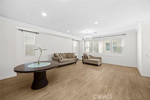 MLS #WS25255856 image #9