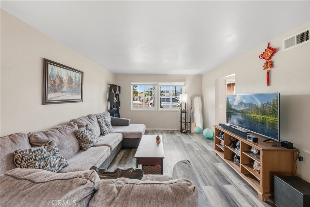 MLS #WS25255923 image #6