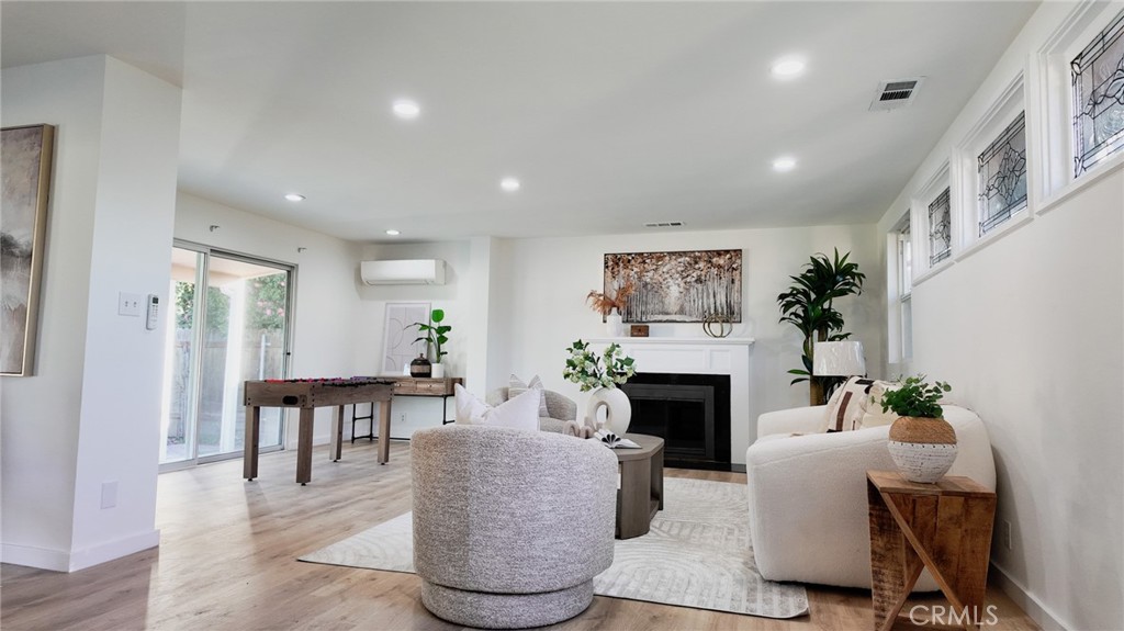 MLS #WS25256326 image #1