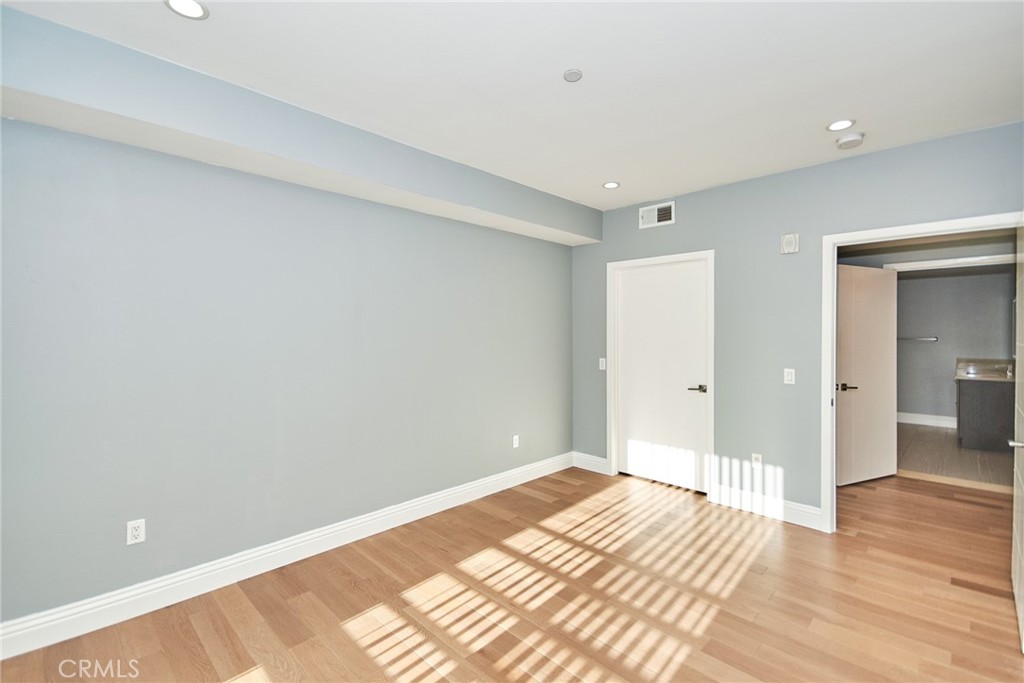 MLS #WS25256948 image #16