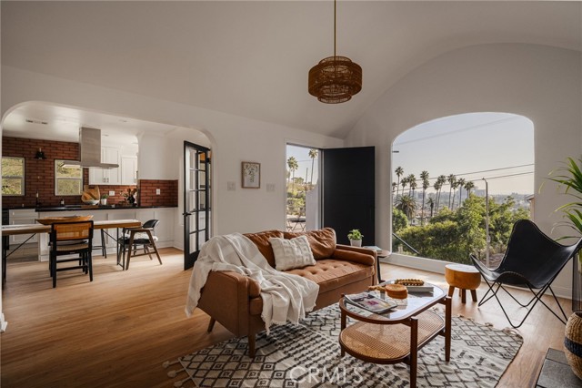 MLS #WS25257186 image #0