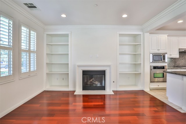 MLS #WS25257288 image #2