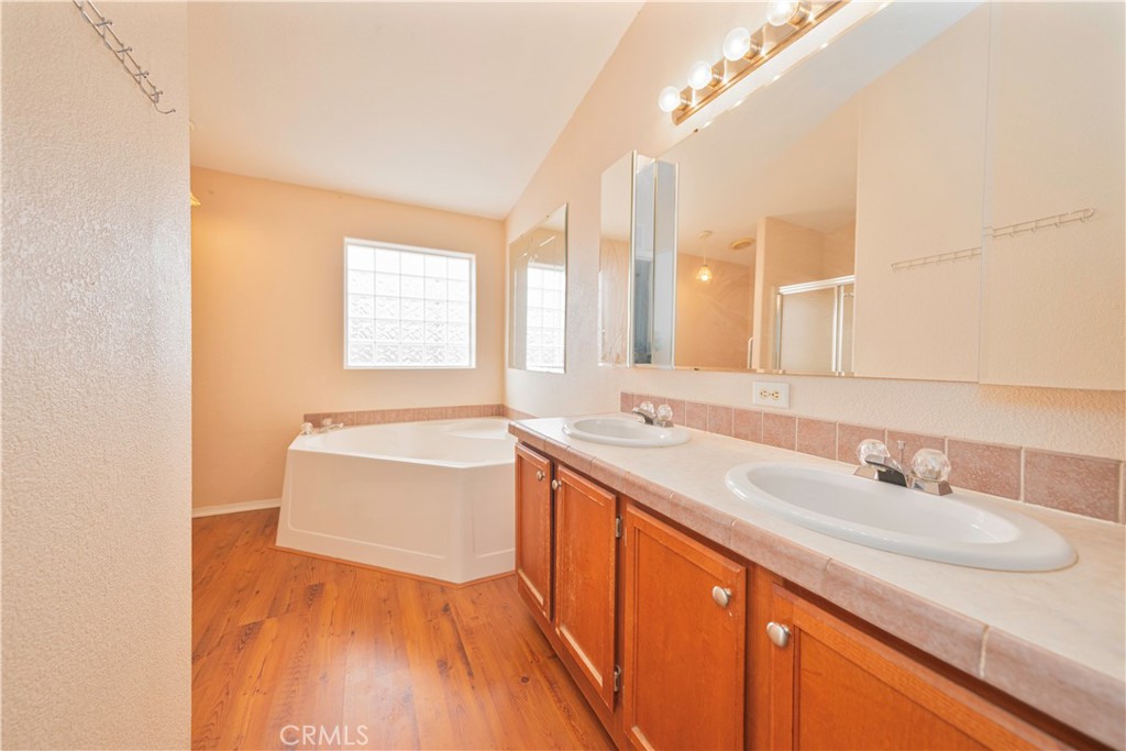 MLS #WS25257636 image #12