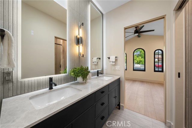 MLS #WS25258023 image #10