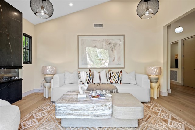 MLS #WS25258023 image #5