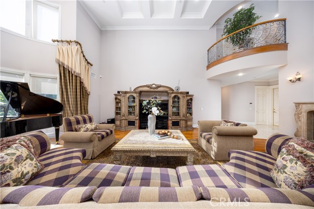 MLS #WS25258076 image #9