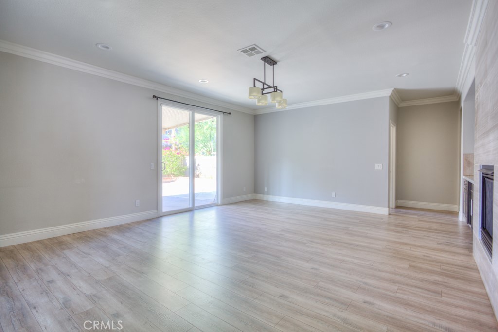 MLS #WS25258201 image #9