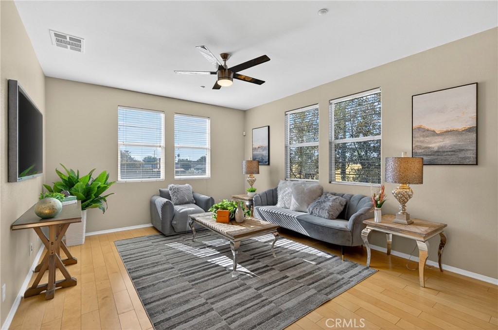 MLS #WS25258846 image #1