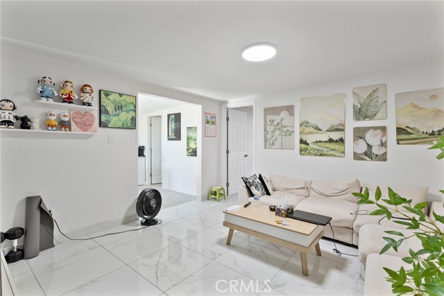 MLS #WS25259188 image #9