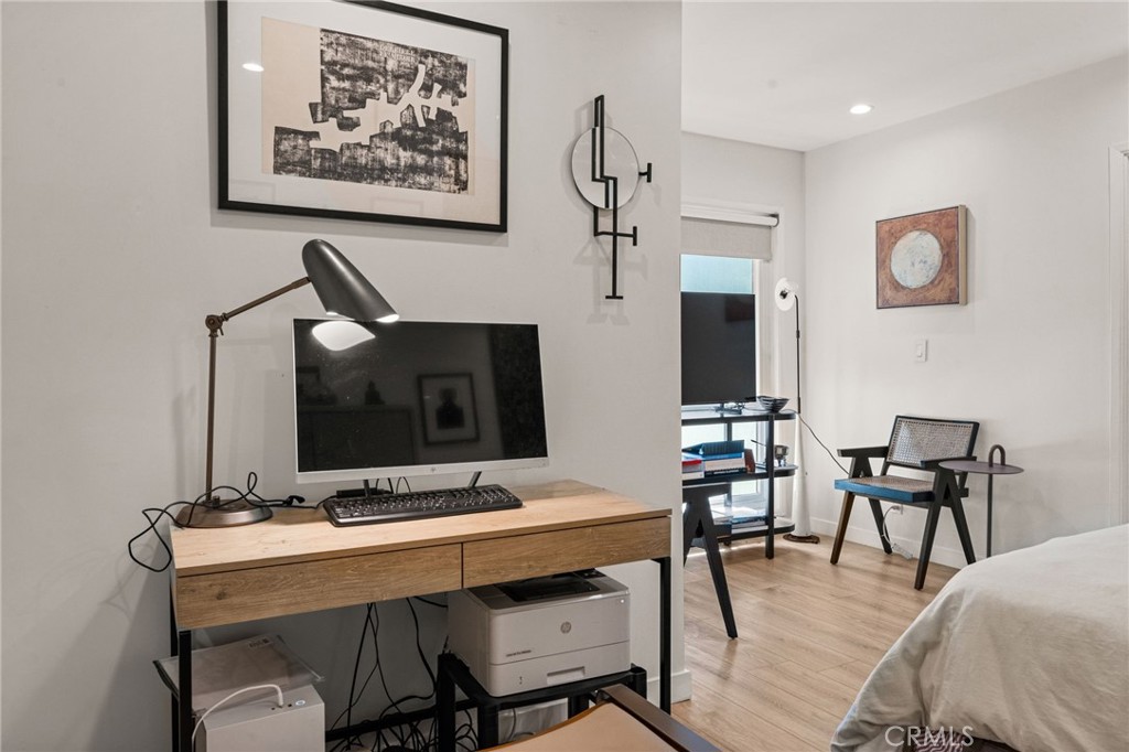 MLS #WS25260269 image #20