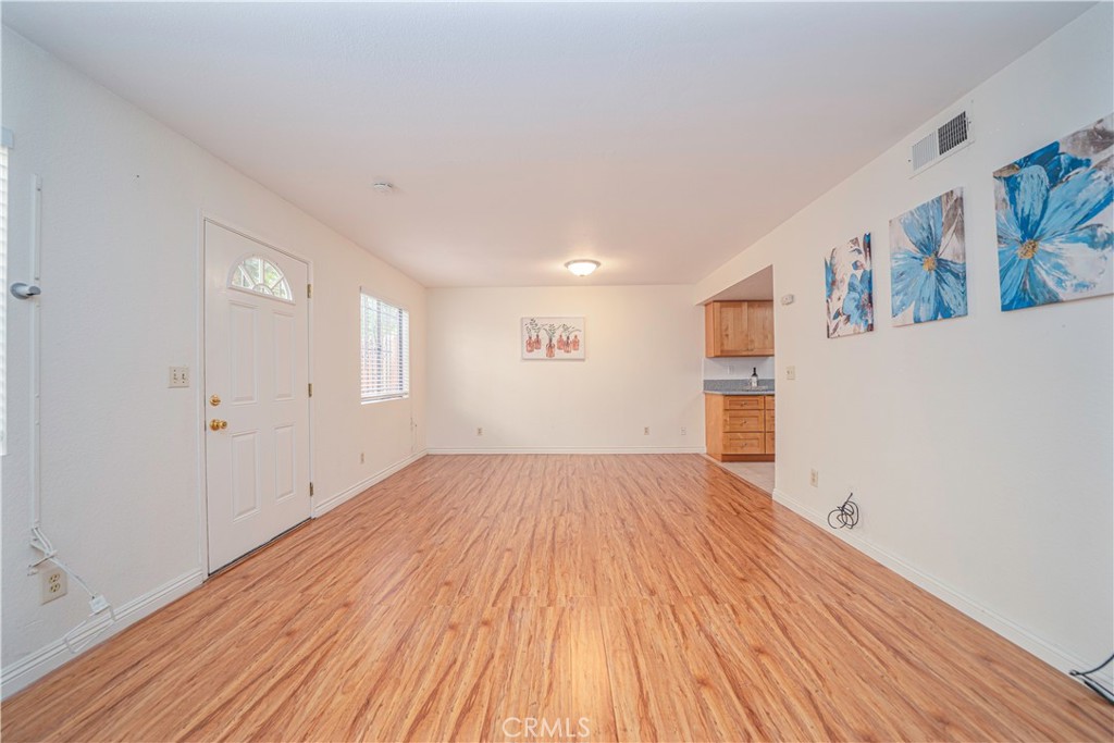 MLS #WS25260286 image #2