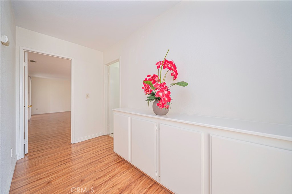 MLS #WS25260286 image #9