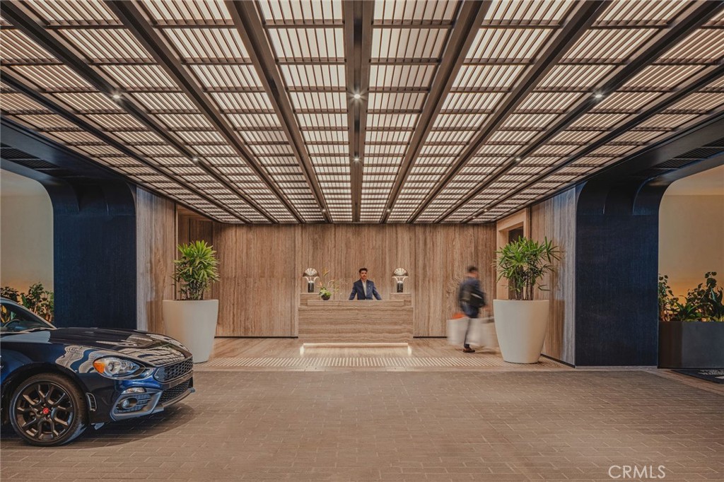 MLS #WS25260388 image #1