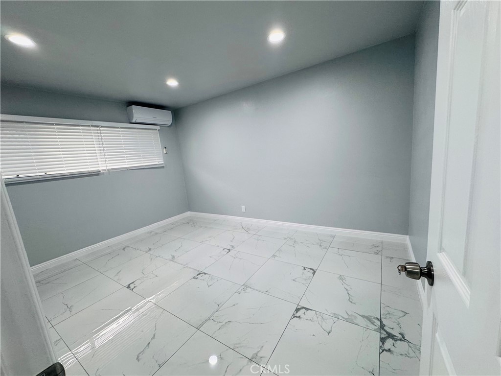 MLS #WS25260403 image #4