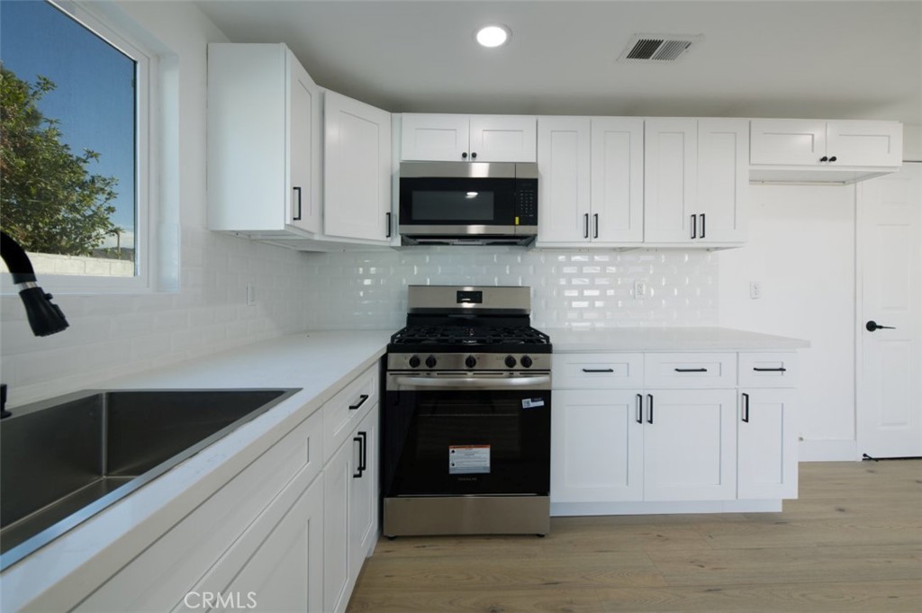 MLS #WS25260713 image #9