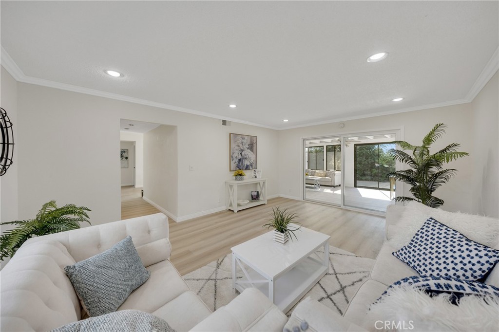 MLS #WS25261097 image #1