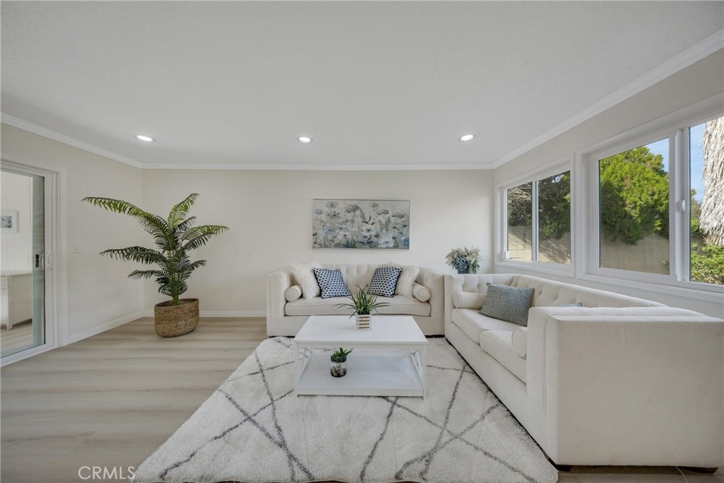 MLS #WS25261097 image #2