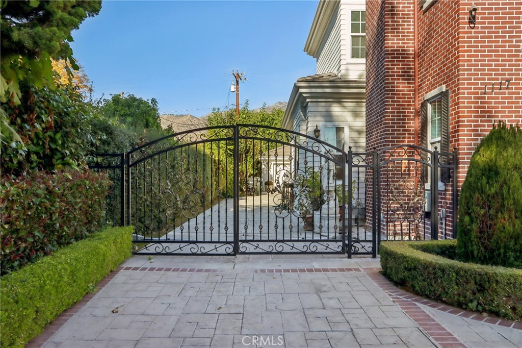 MLS #WS25261103 image #3