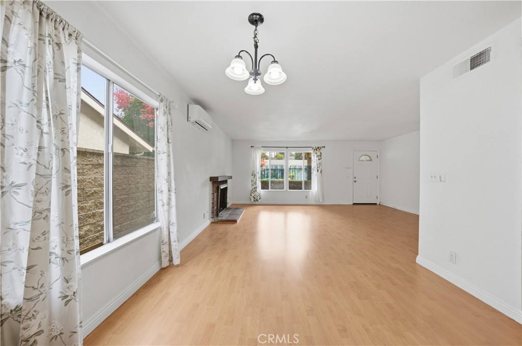 MLS #WS25261166 image #2