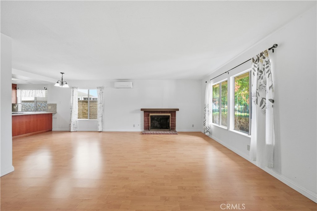 MLS #WS25261166 image #5