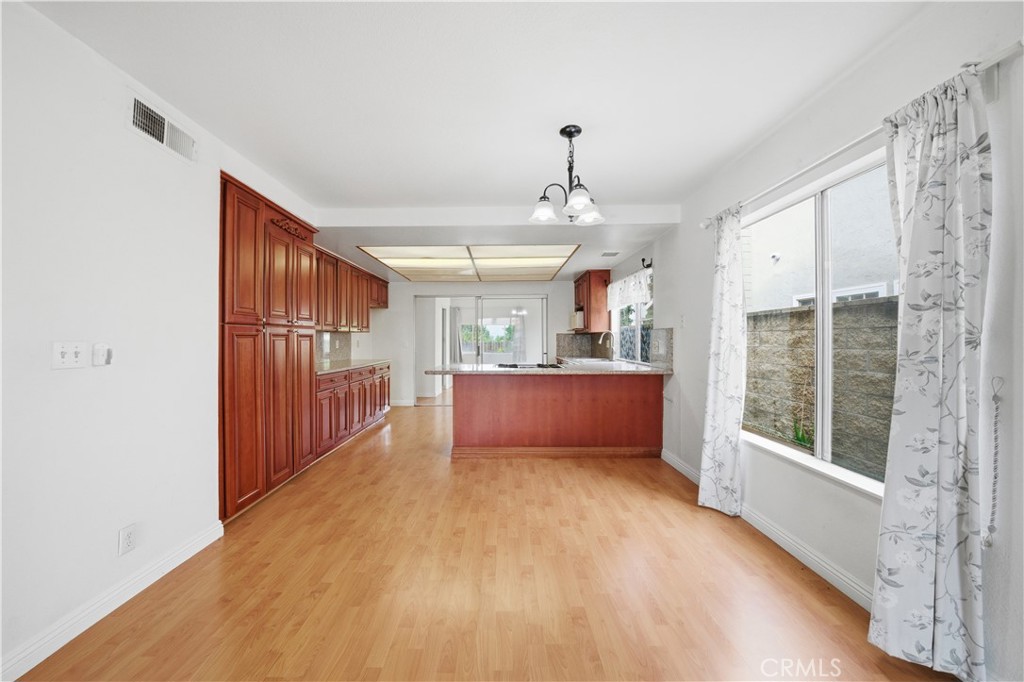 MLS #WS25261166 image #6