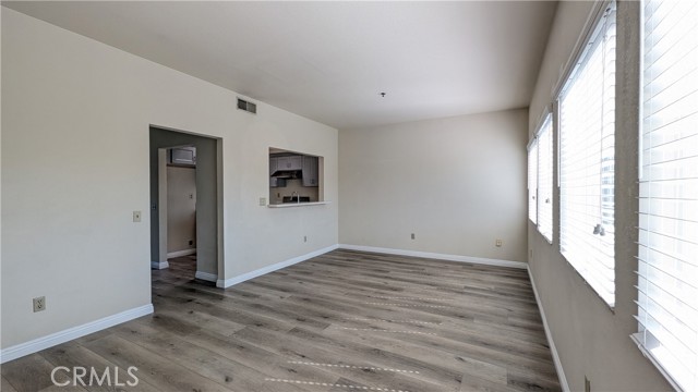 MLS #WS25261229 image #5