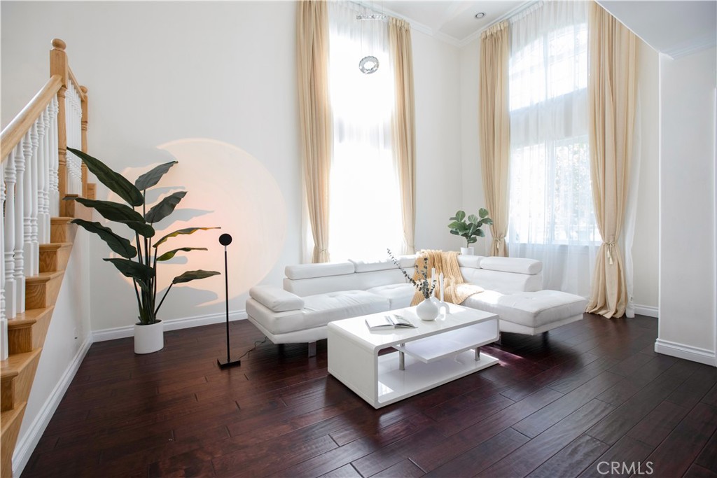 MLS #WS25262097 image #1