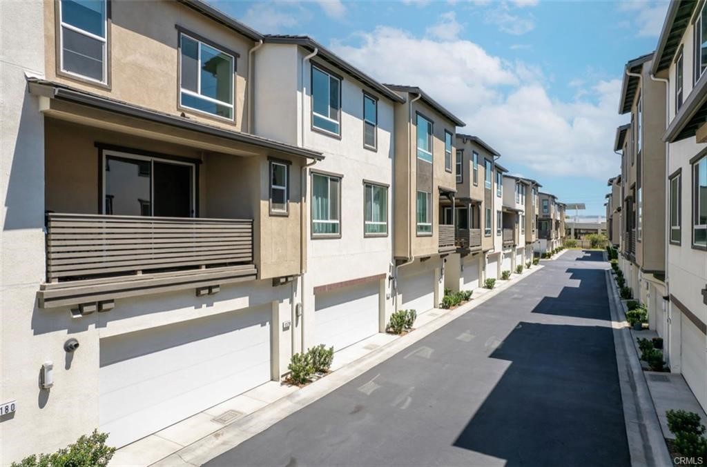 MLS #WS25262176 image #1