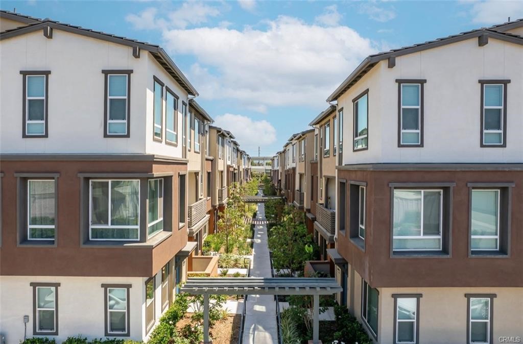 MLS #WS25262176 image #2