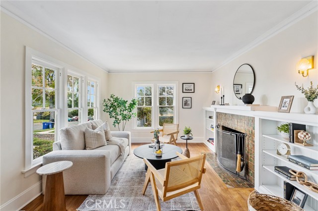 MLS #WS25262229 image #1