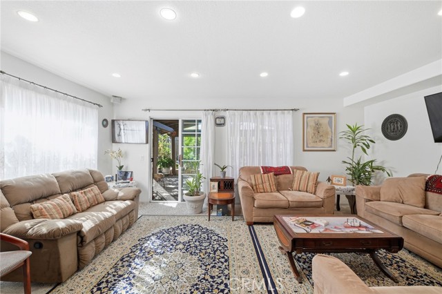 MLS #WS25262875 image #9