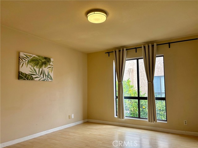 MLS #WS25262887 image #8